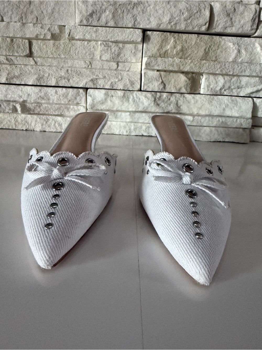 Forever 21 White Pointed Eyelet Bow Mules